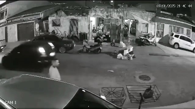 Homem sofre atentado a tiros enquanto andava na calçada em Maceió