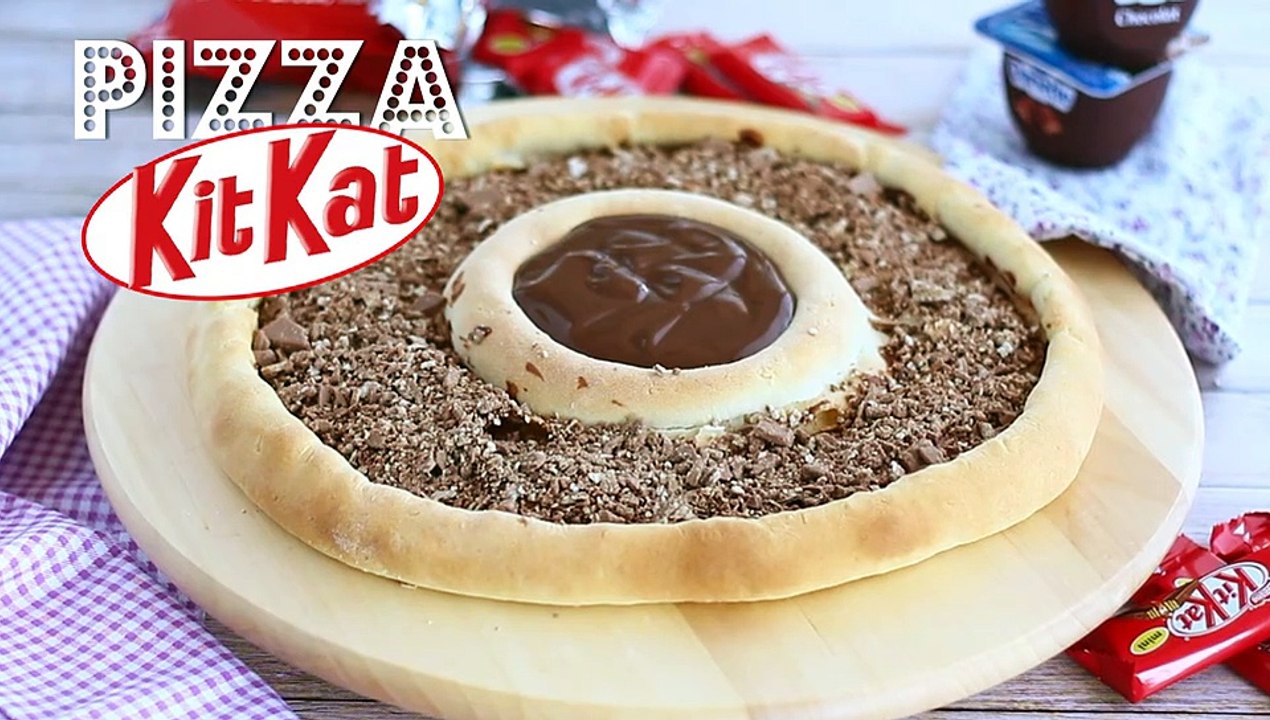 Pizza mit kit kat und joghurt danette mit schokolade