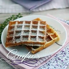 Leichte und knusprige waffeln