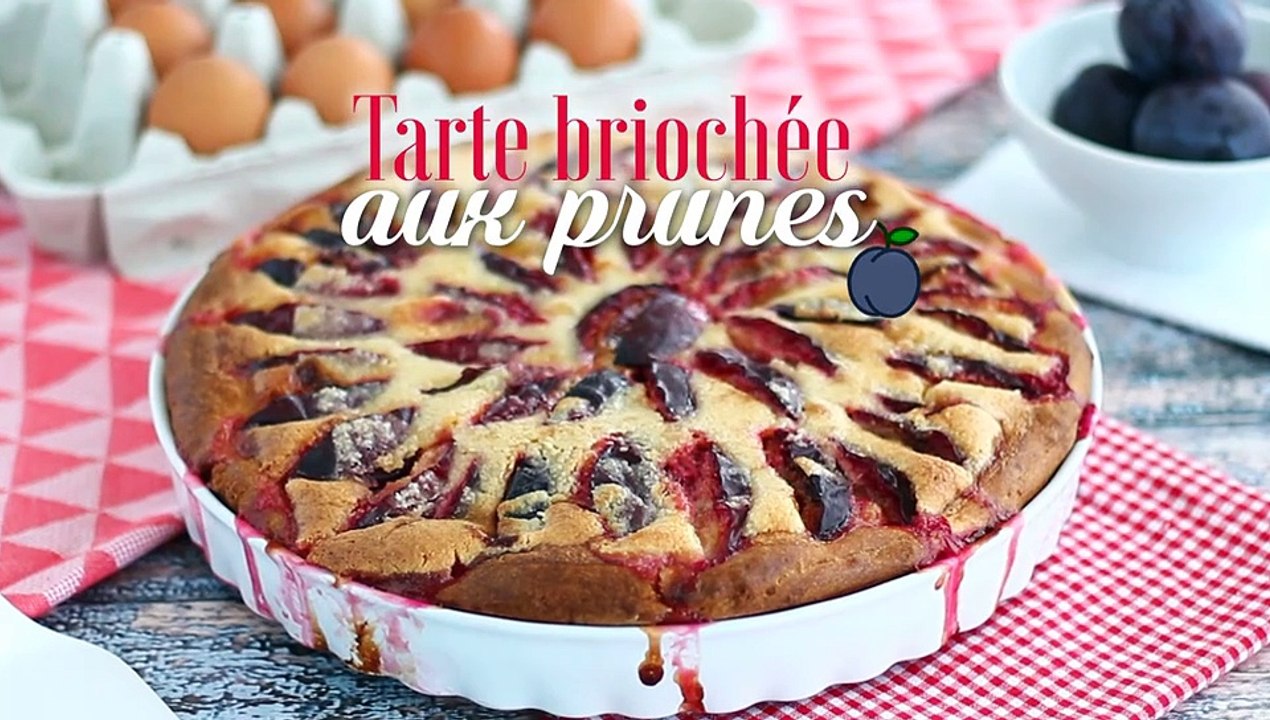 Brioche-torte mit pflaumen