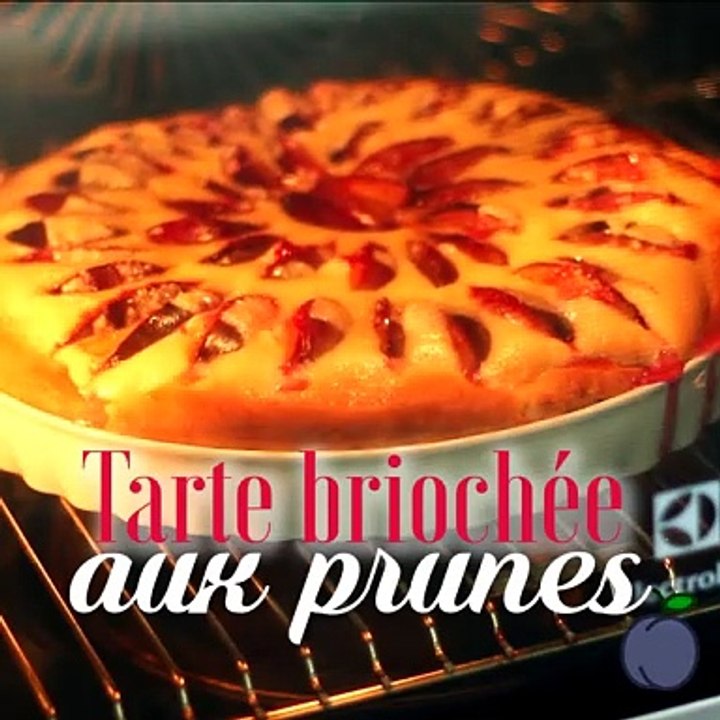 Brioche-torte mit pflaumen
