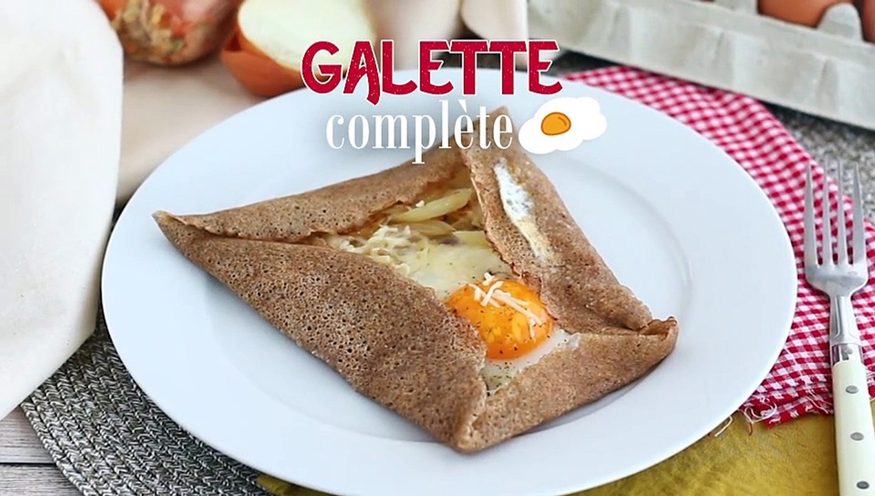 Vollkorn-buchweizenküchlein mit schinken, käse und ei