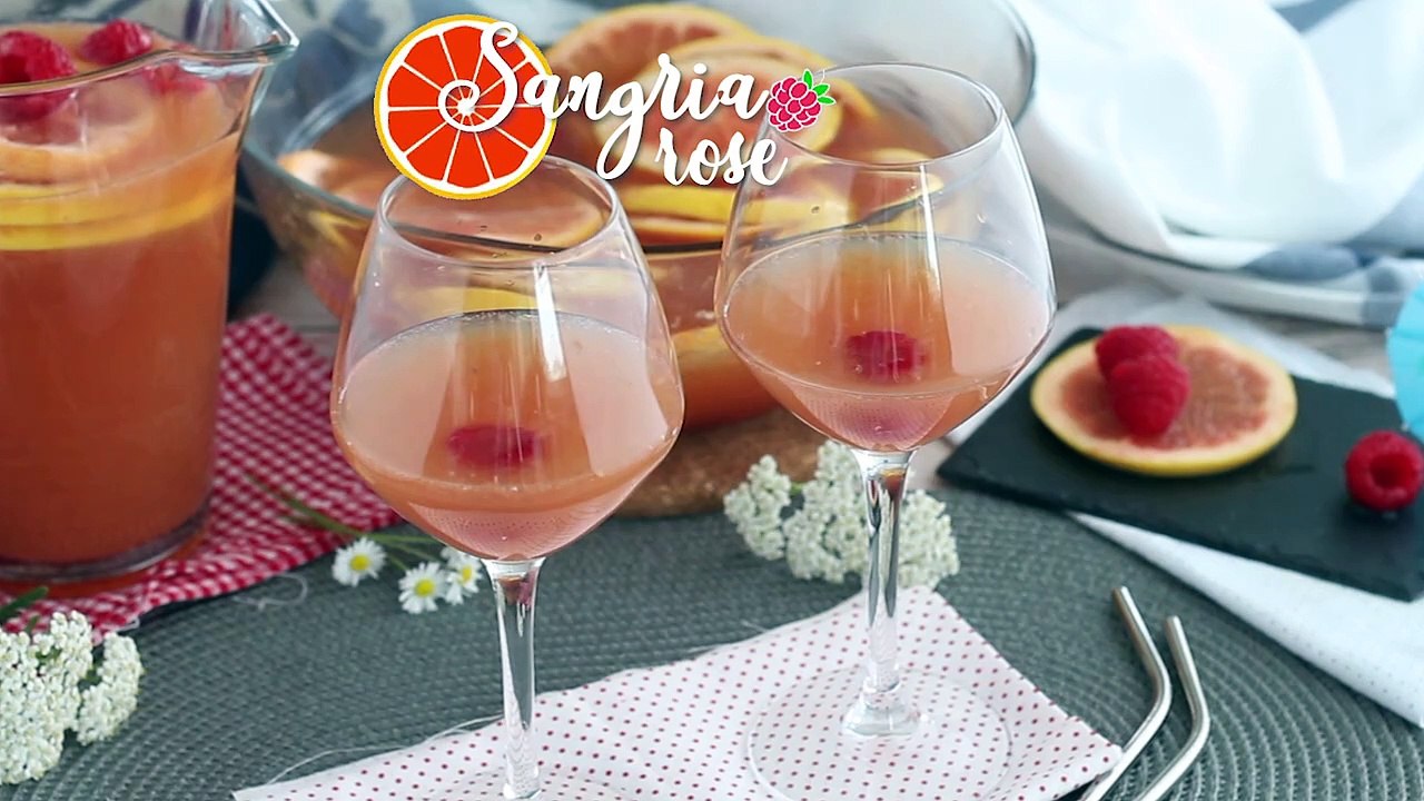 Rosa sangria mit roséwein