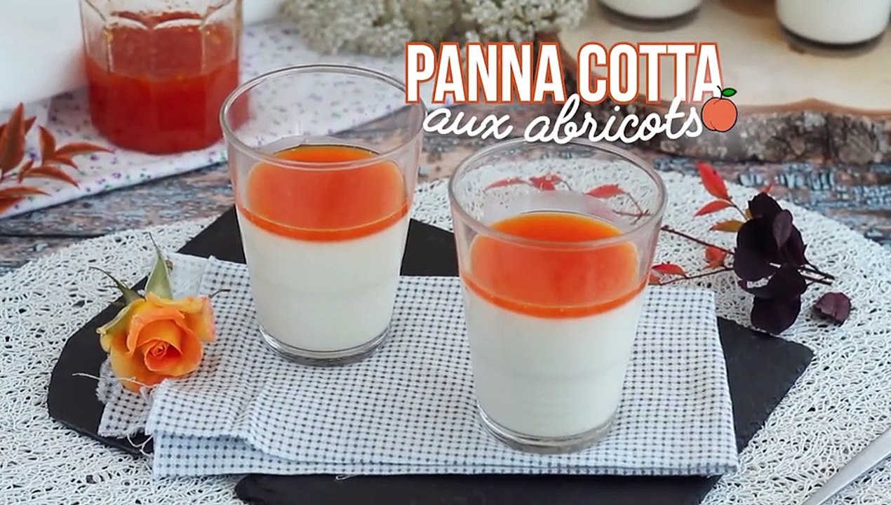 Vanille-panna-cotta mit aprikosencoulis