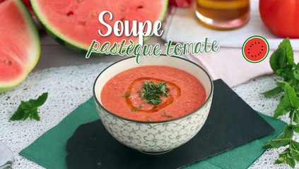 Kalte suppe mit wassermelone und tomate