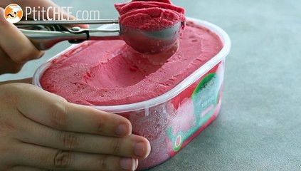 Veganer milchshake mit himbeeren und minze