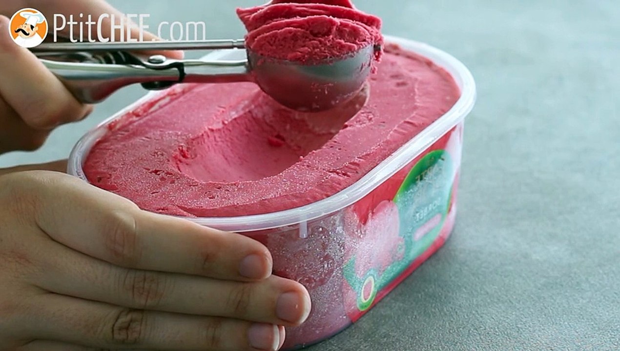 Veganer milchshake mit himbeeren und minze