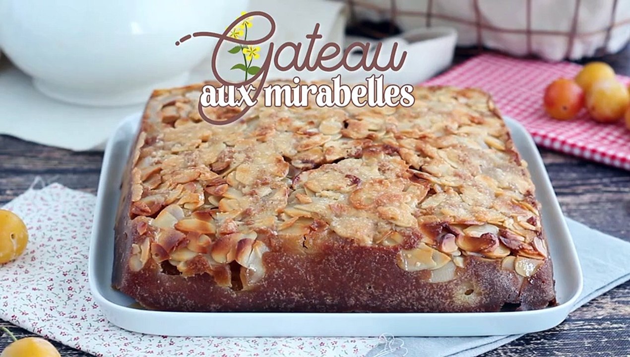Gestürzter kuchen mit mirabellen und mandeln