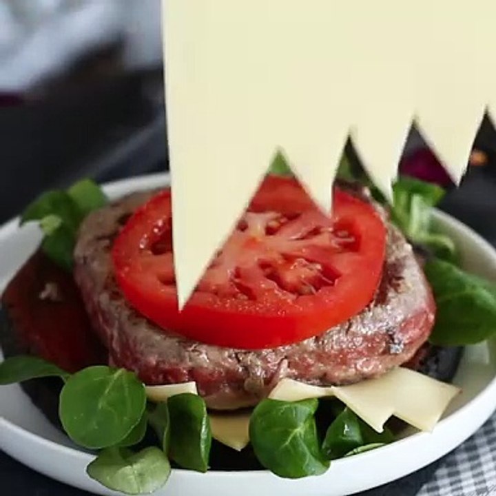 Schwarze buns mit tintenfischtinte