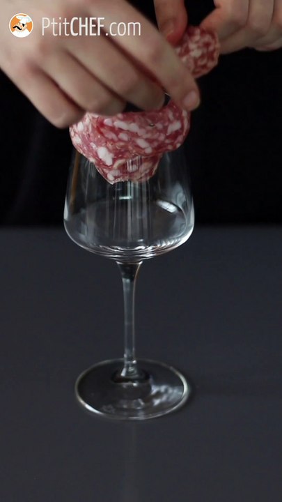 Wie macht man eine aufschnittplatte? falten in rosenform!