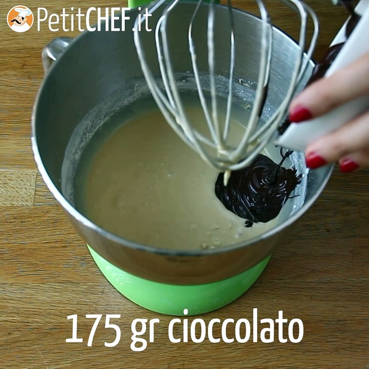 Halloween-gugelhupf, der leckere schokoladen-gugelhupf