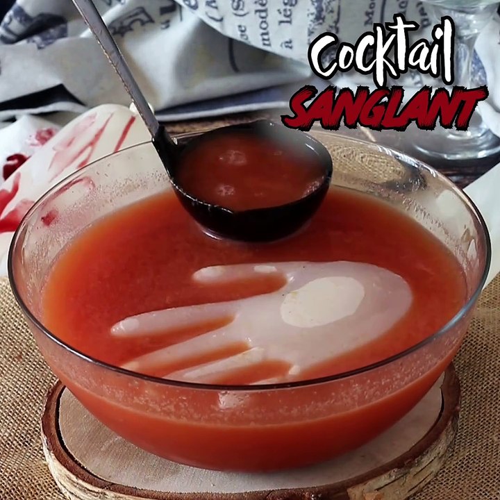 Halloween-cocktail mit handgeformtem eiswürfel - einfaches tutorial!