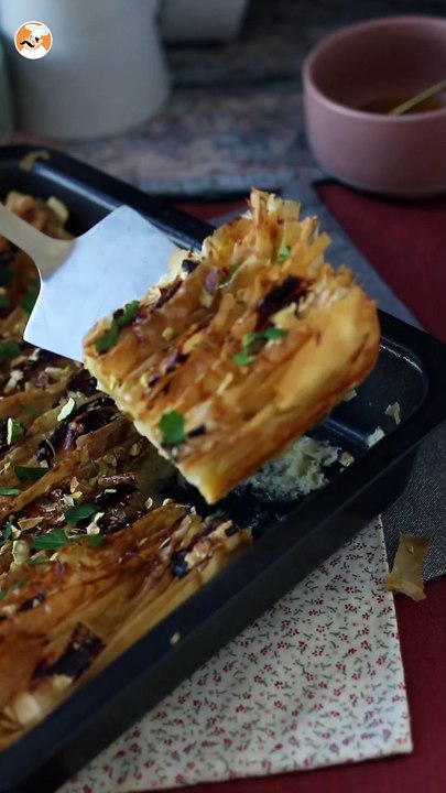 Gesalzener crinkle cake mit ziegenkäse und honig