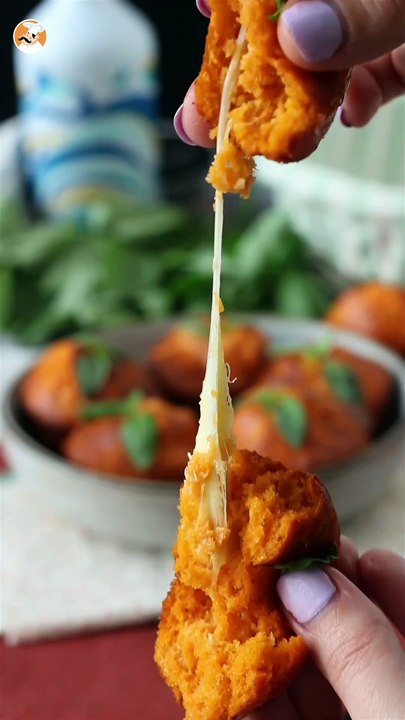 Tomatenmuffins mit zartschmelzendem mozzarella-herz