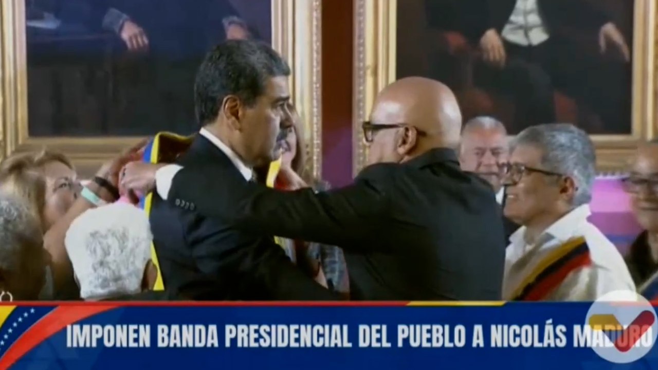 Maduro se autoproclama presidente