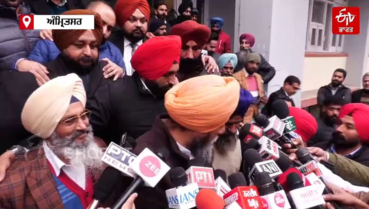 ਮਾਣਹਾਨੀ ਕੇਸ ਦੇ 'ਚ ਕੋਰਟ ਪਹੁੰਚੇ ਬਿਕਰਮ ਮਜੀਠੀਆ, ਕਿਸਾਨਾਂ ਦੇ ਹੱਕ 'ਚ ਘੇਰੀਆਂ ਸਰਕਾਰਾਂ, ਕਹੀਆਂ ਵੱਡੀਆਂ ਗੱਲਾਂ