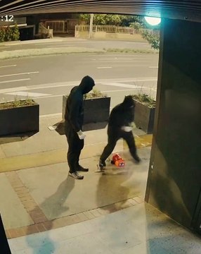 Tenta incendiar restaurante e pega fogo às próprias calças