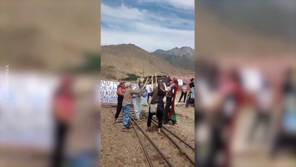 Protesta pacífica en solidaridad con Pailako en la salida del tren La Trochita en el lof Nahuelpan