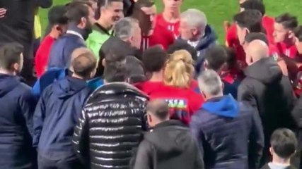 Mourinho, che personalità! Va dagli avversari e...