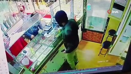 Kuyumcu, hırsızı böyle dövdü