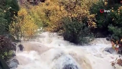 Türkiye'nin en büyük yer altı gölü 200 bin kişiyi ağırladı