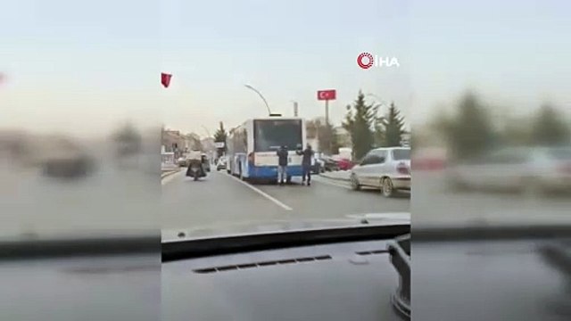Ankara'da tehlikeli yolculuk: Canlarını hiçe saydılar!