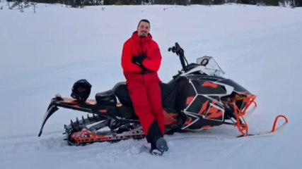 Ibrahimovic spericolato sulla neve. Che corse con la motoslitta!