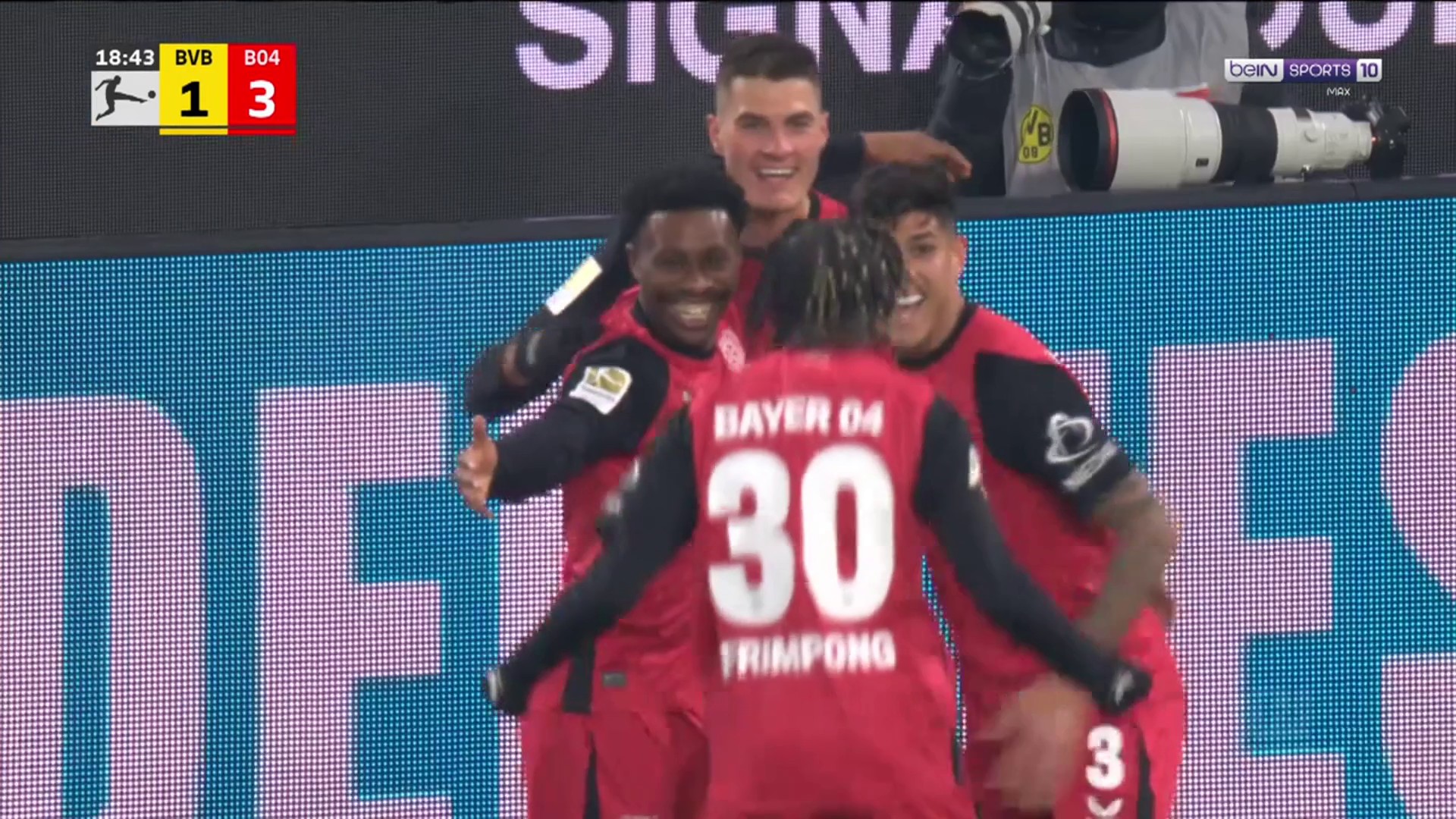 Bundesliga : Le Bayer Leverkusen s'impose dans un match fou à Dortmund.