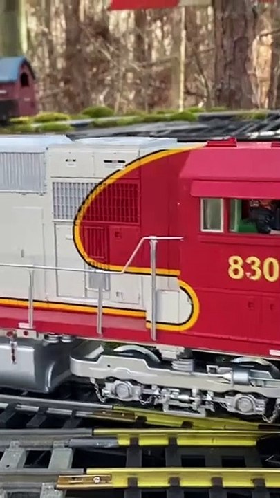 Awesome BNSF SD-70 Warbonnet and BNSF Dash-9 Dash 9 Heritage 2 freight consist.