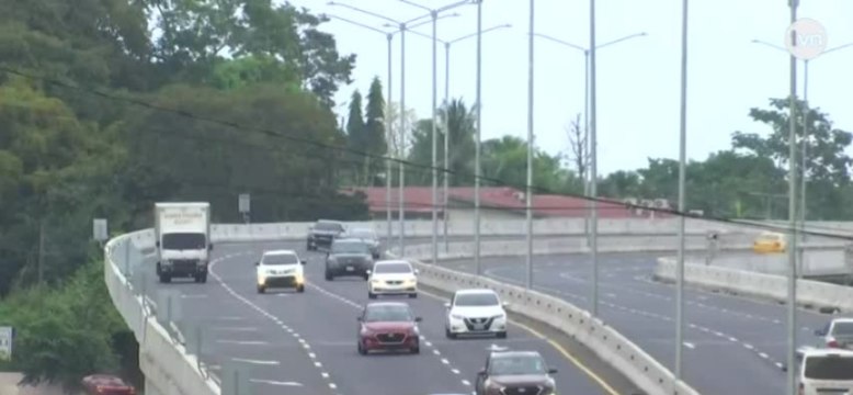 Viajeros se dirigen hacia el interior del país por Desfile de las Mil Polleras