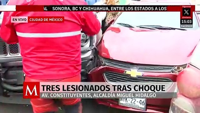 Camión choca contra cinco vehículos particulares en CdMx; hay tres lesionados