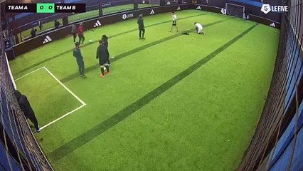10/01 à 23:19 - Football Adidas (LeFive Villette)