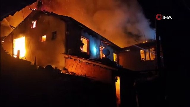 Hisarcık’ta çıkan yangında 2 ev ile 1 ahır zarar gördü