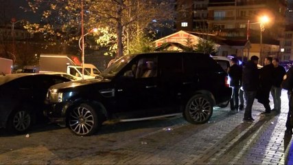 İstanbul'da pusu kurup otomobili çapraz ateşe tuttular