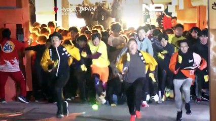 La tradizionale corsa a caccia della fortuna in Giappone