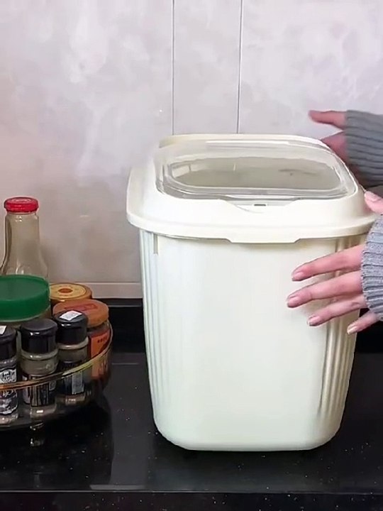 Storage container