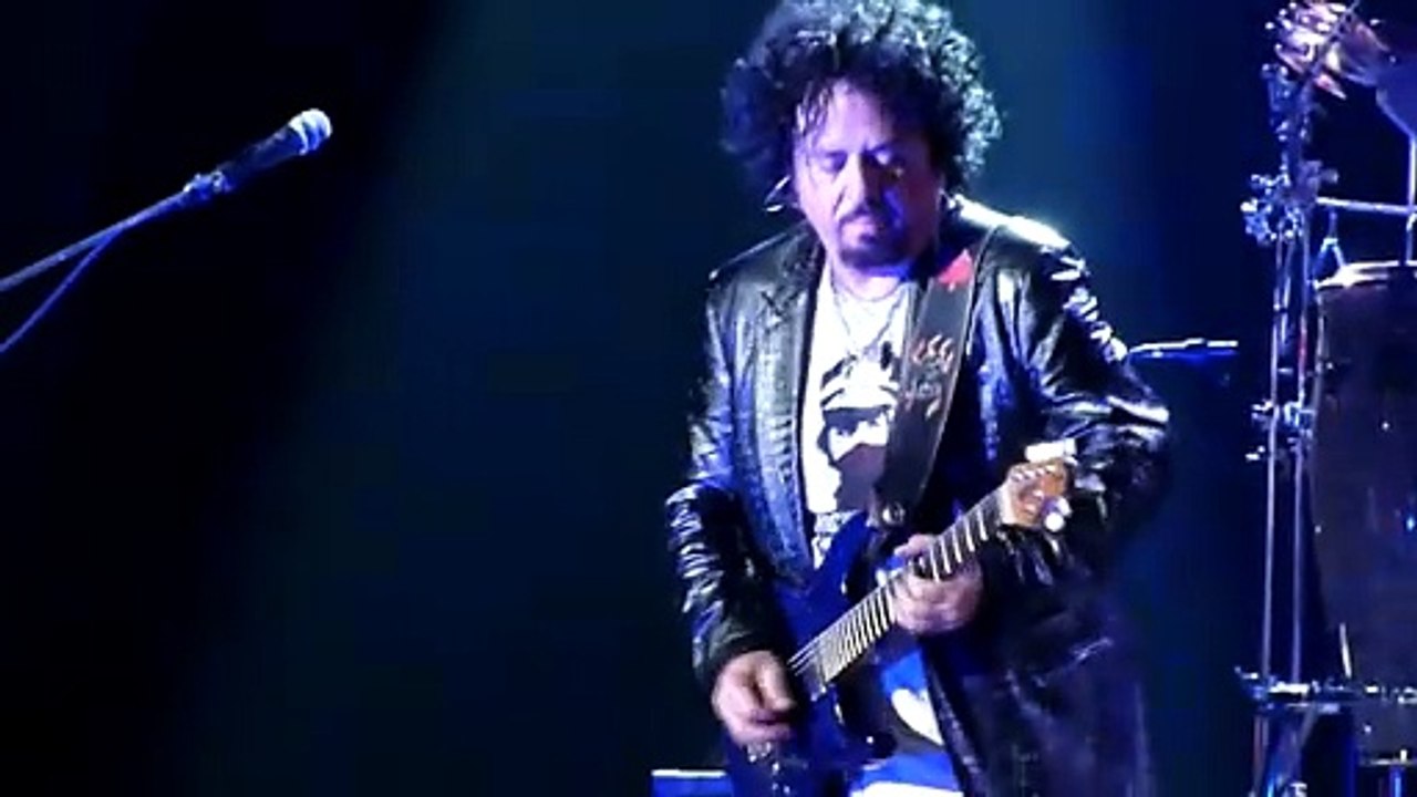 Toto - While My Guitar Gently Weeps