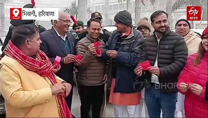 भिवानी में चलाया गया सड़क सुरक्षा जागरुकता अभियान, सांसद ने वाहनों पर लगाए रिफ्लेक्टर