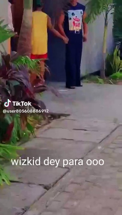 Wizkid Sparks Internet Frenzy After Heated Altercation with Passerby