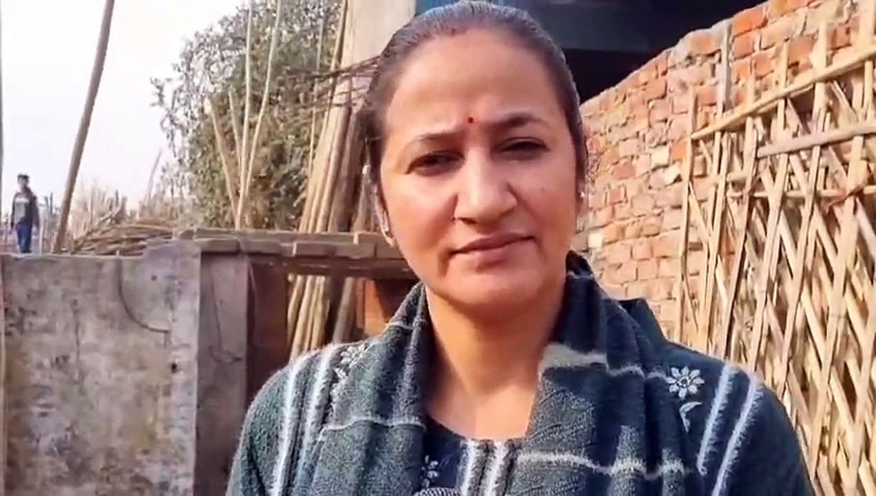 पाप मोचन तीर्थ के रास्ते पर दूसरे समुदाय के लोग...