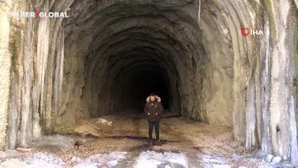 Artvin'de görenlerin korku tüneline benzettiği buz tutan tünel görenleri şaşırtıyor