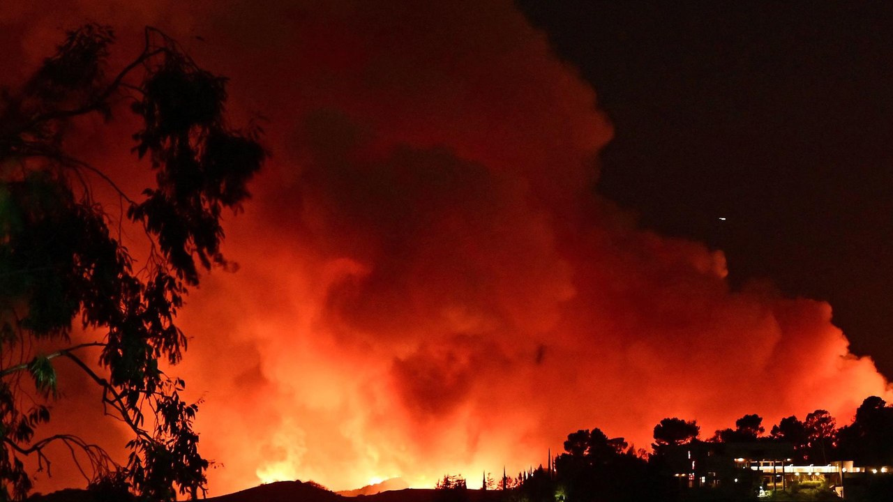 Incendies à Los Angeles : face aux pillages, la police décrète un couvre-feu