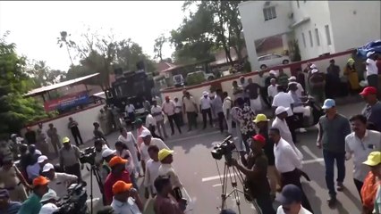 HN_ANI2_KL_KOCHI_PRIESTS_DEVOTEES_HOLD_PROTEST_AGAINST_15-59-47