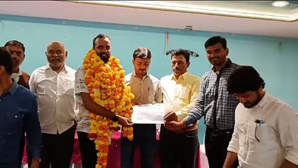 बुरहानपुर। पटवारी संघ चुनाव में निर्विरोध चुने गए राहुल सिंह तोमर, मतदान से पहले दो लोगों ने उठाए फार्म