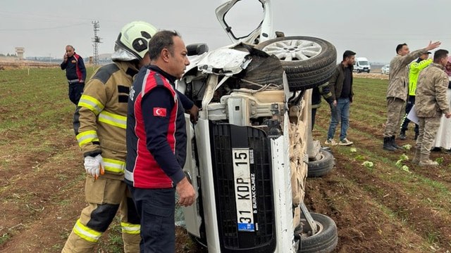 Mardin'de korkunç kaza! Hafif ticari araç, tarlaya uçtu