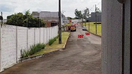 Mulher fica ferida ao sofrer queda em condomínio