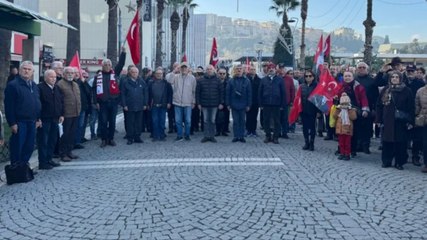 İzmir'de emekli askerlerden 'teğmenlere' destek