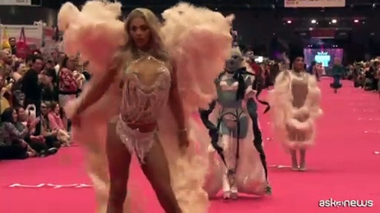 A Londra la DragCon: festival annuale delle drag queen sul pink carpet