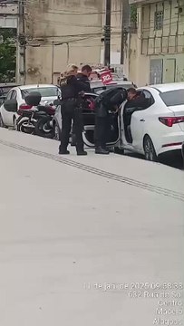 Troca de tiros entre homem e polícia deixa feridos no Centro de Maceió