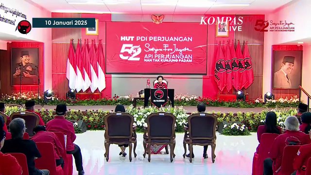 Ekspresi Ganjar Saat Megawati Ngaku Heran Pasangan Ganjar-Mahfud Urutan 3 di Pilpres